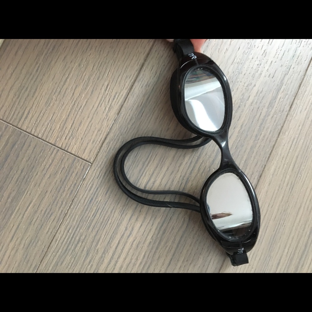Swim goggles